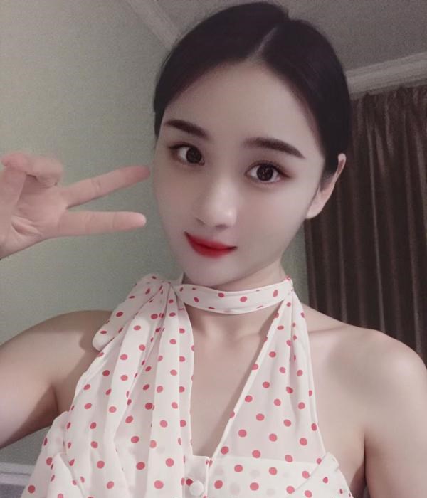 气质型小美女 图片 2