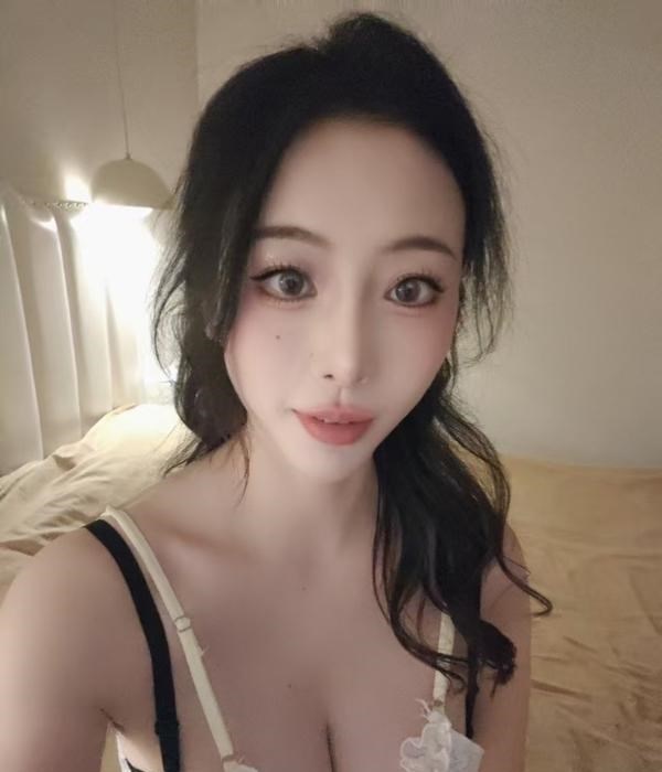 雨花大胸小姐姐 图片 2