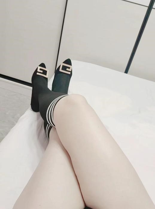 丰乳肥臀的小姐姐 图片 2