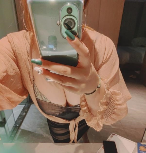 江岸大奶妞妞 图片 2
