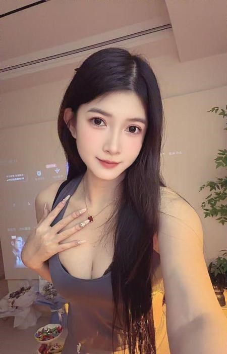 情趣制服诱惑小云朵 图片 2