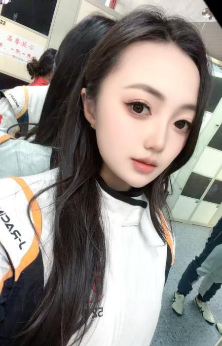 颜射口爆好身材嫩妹 图片 3