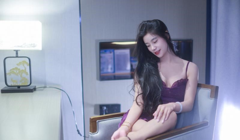 探秘新来美女 图片 2